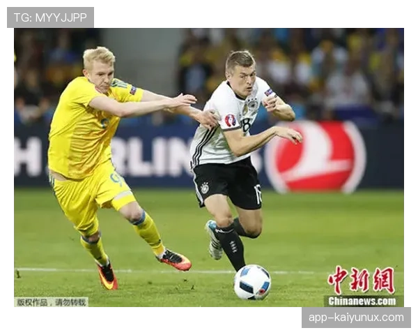 厄德高与克罗斯的传控风格差异：节奏掌控机制与中场组织逻辑对比