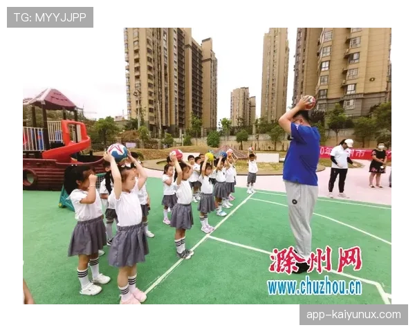 手球界定的关键：是否故意触球及手臂是否处于自然位置