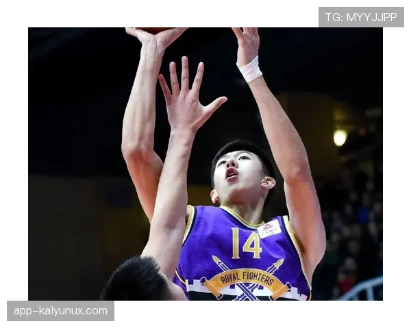 孙铭徽训练室吃土？他居然连那档健身餐都不带盒子上比赛了？